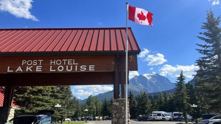 Luxury and Cozy Cabins in Lake Louise for Your Perfect Stay